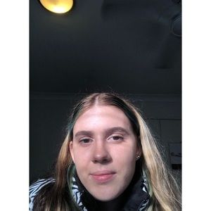 Meet your Posher, Chloe